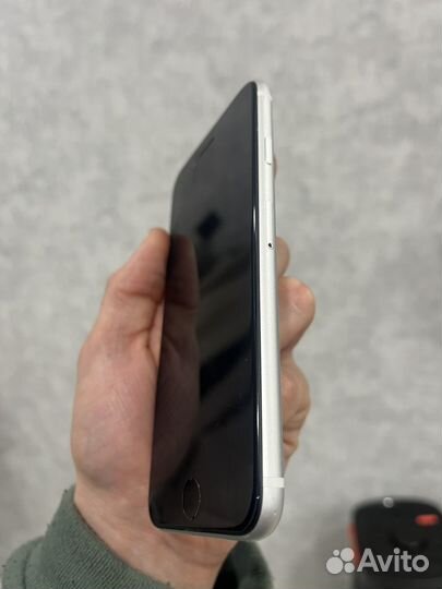 iPhone SE (2020), 64 ГБ