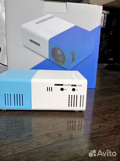 Мини проэктор