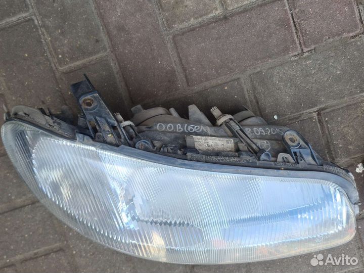 Опель омега в фара правая