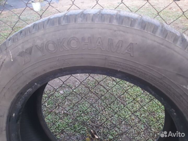 Yokohama Y785 215/65 R16