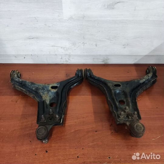 Передние рычаги Audi 80 B4