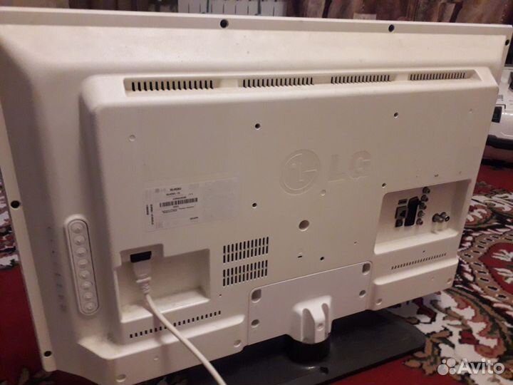 Телевизор lg 82см