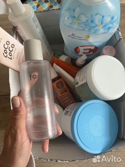 Огромная коробка косметики