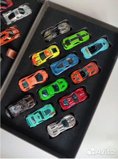 Подарочный набор машинок Hot wheels 50 штук