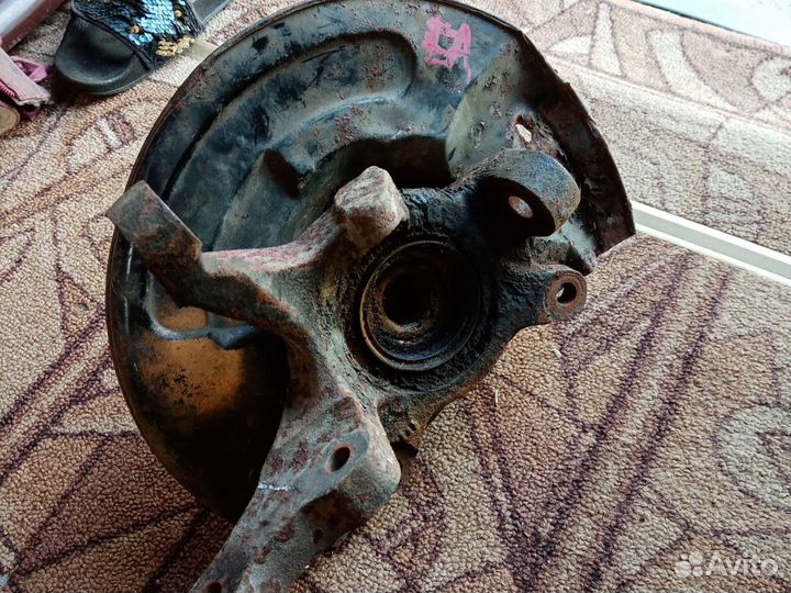 Поворотный кулак со ступицей на 5 лансер