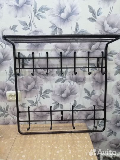 Вешалка настенная