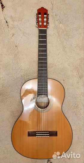 Классическая гитара 