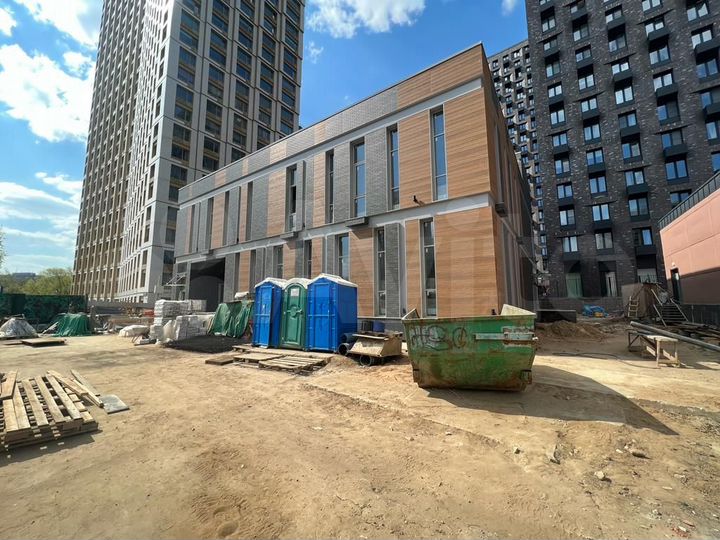 Административно-торговое здание площадью 1417.7 м²