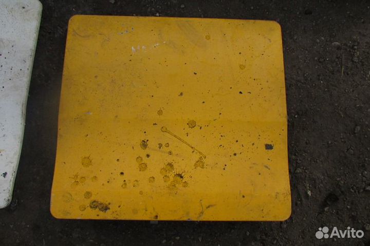 Дверца бардачка кабины наружняя, правая MAN TGA 18