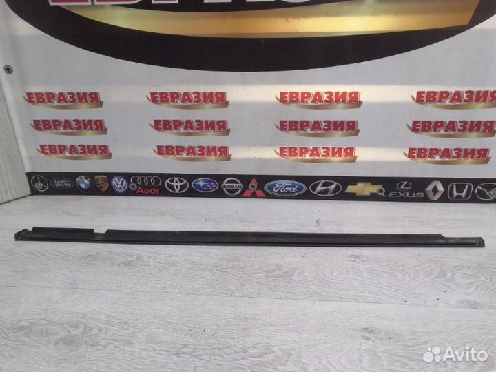 Молдинг стекла передний правый Chevrolet Lanos