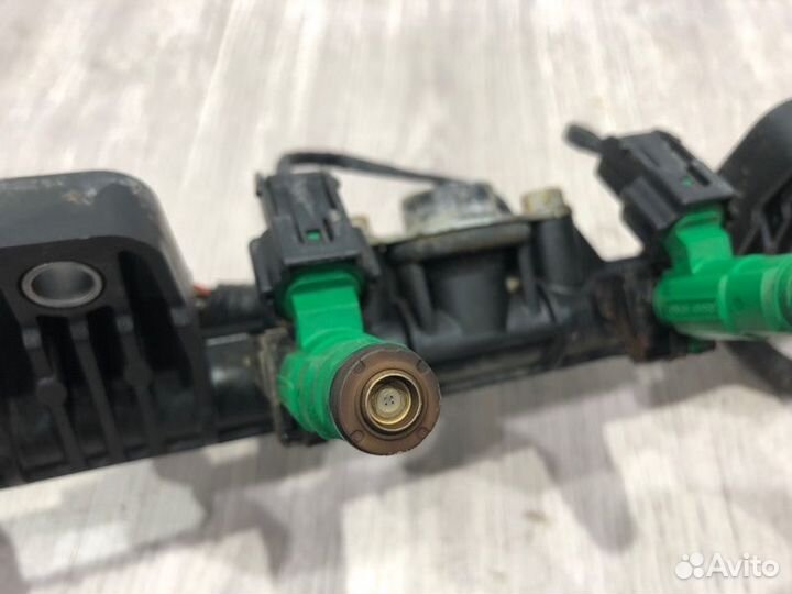 Рампа топливная с форсунками Kia Rio G4EE 2005