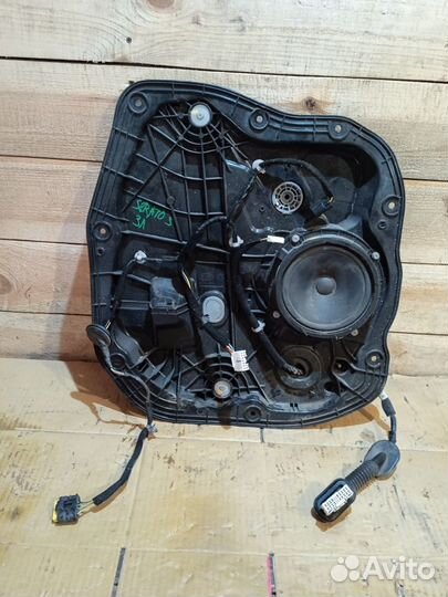 Стеклоподъемник задний левый Kia Cerato 3