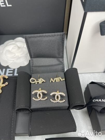 Серьги Chanel в упаковке