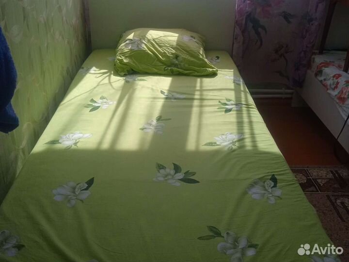 Кровать с матрасом 90х200 бу