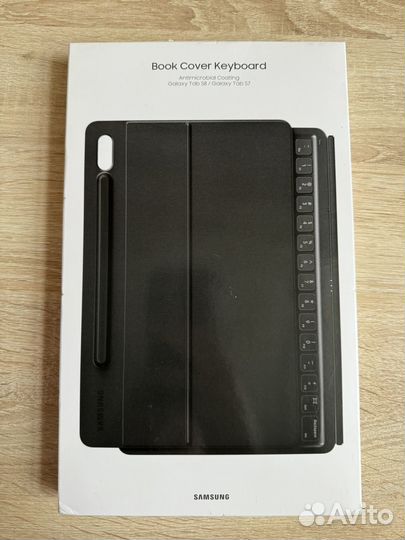 Samsung Book Cover Keyboard S7/S8