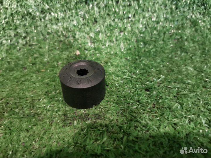 Колпачок болта Volkswagen Golf