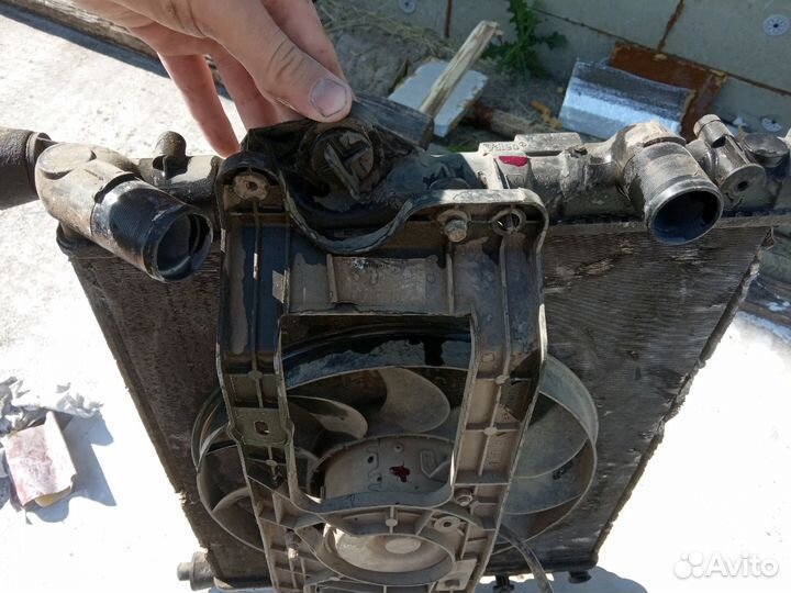 Радиатор в сборе с вентилятором для рено логан 1,4