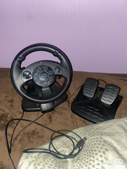 Игровой руль с педалями