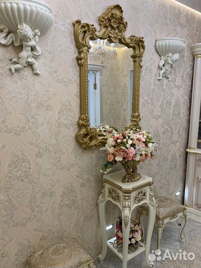 Зеркало резное настенное