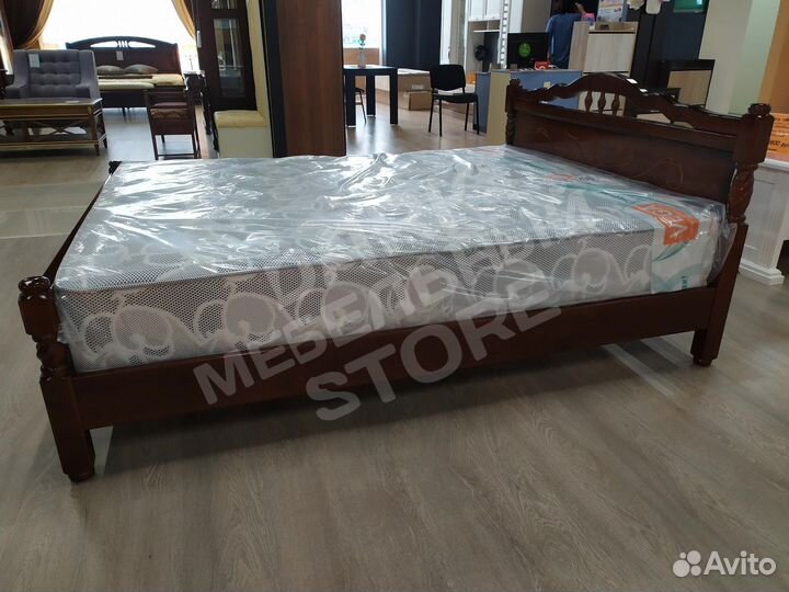 Кровать массив