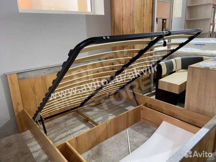 Кровать двуспальная