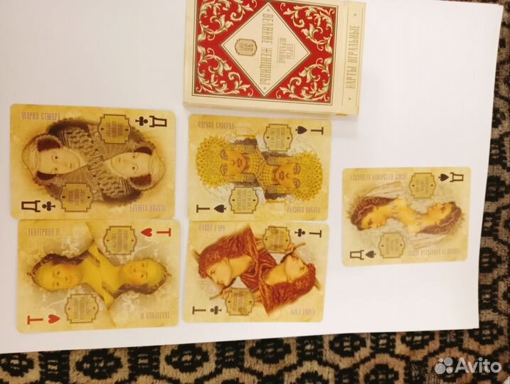 Сувенирные игральные карты и шахматы