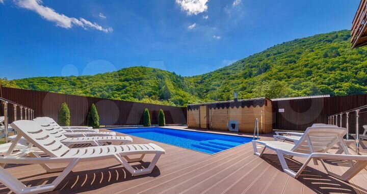 Дом 368 м² на участке 8,1 сот.