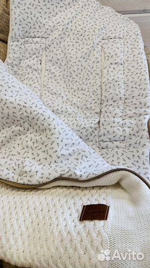 Конверт с отверстиями для автокресла вязаный