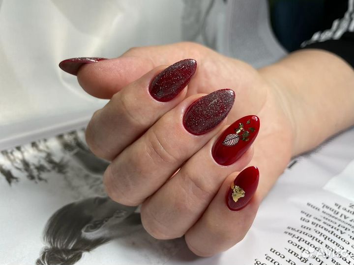 Маникюр и педикюр