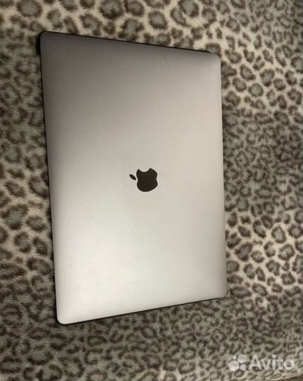 Macbook pro 15 2018 i7 16gb