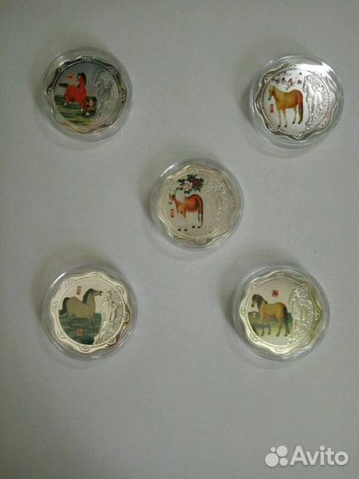 5 коллекционных монет в форме цветка Год Лошади