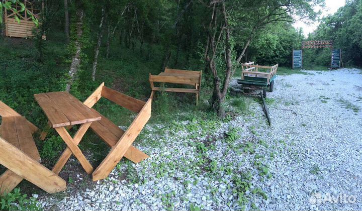 Аренда беседки, место отдыха, столик в лесу
