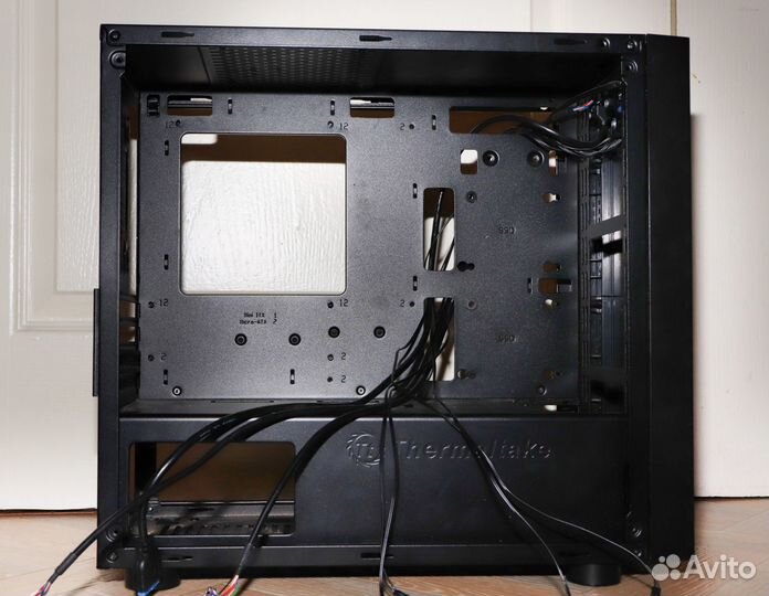Корпус mATX Thermaltake Versa H17