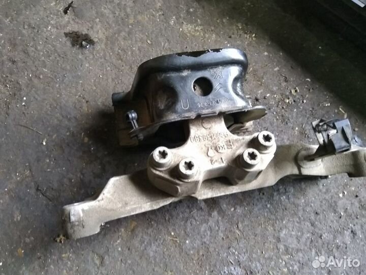 Подушки кранштейны двс Ситроен С3 пикассо 1.4