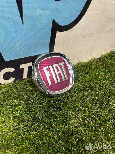 Значок (эмблема) крышки багажника Fiat 124 2018