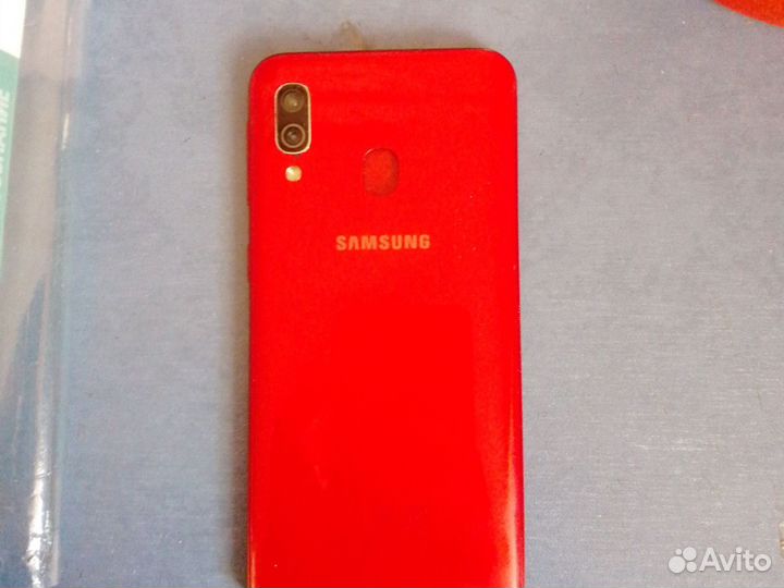 Samsung Galaxy A40, 4/64 ГБ