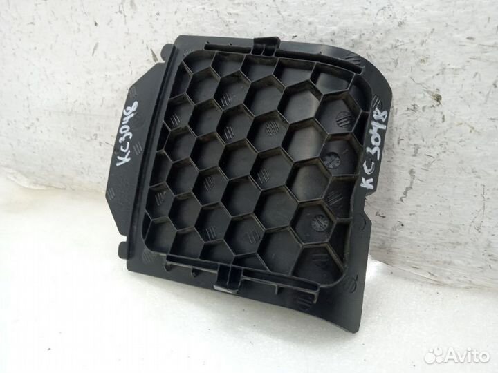 Лючок обшивки volkswagen tiguan Левый