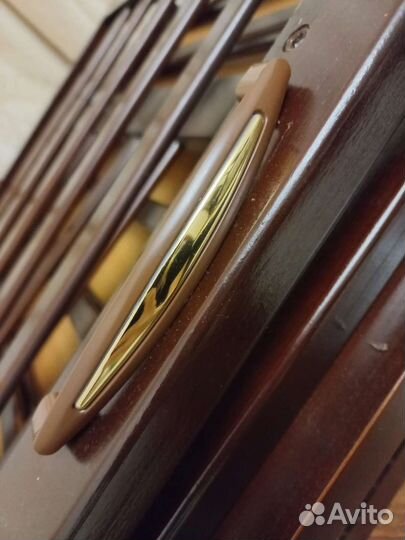 Детская кроватка с маятником и ящиком