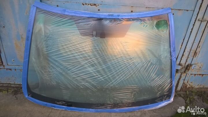 Лобовое стекло Митсубиси Паджеро / Монтеро