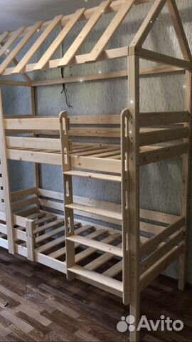 Двухъярусная кровать домик с безопасной лестницей