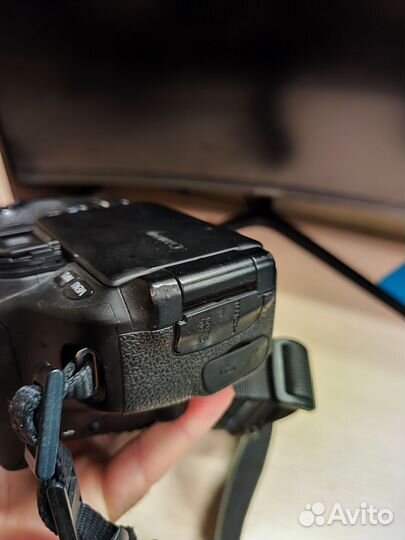 Зеркальный фотоаппарат Canon 600d