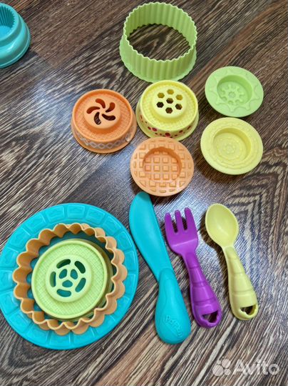 Набор play doh «фабрика тортов»