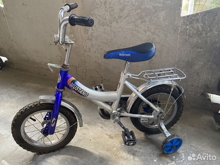 Детский велосипед (с доп.колесиками) +самокат