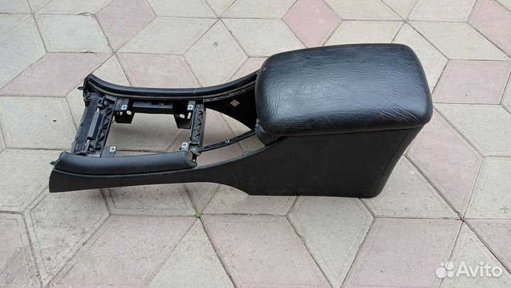 Подлокотник peugeot 607