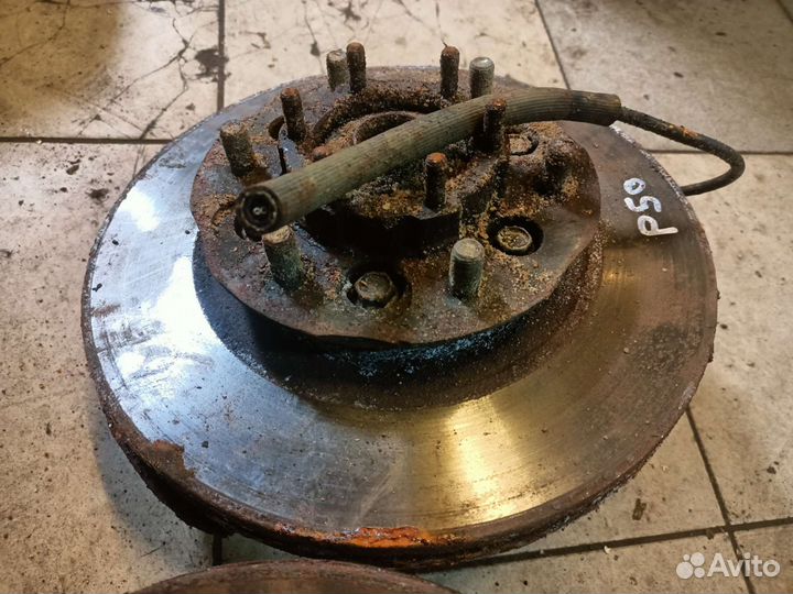 Поворотные кулаки Nissan Pathfinder R50