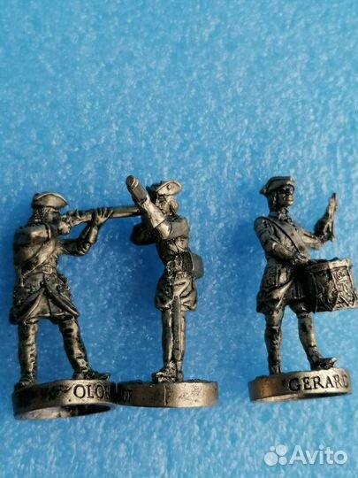 Солдатики Ландрин,Киндер разные,металл