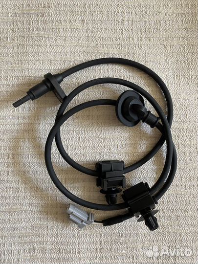 Датчик ABS передний