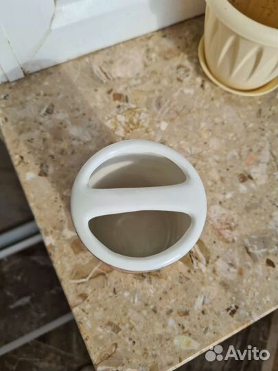 Подставка под щетки, пасты