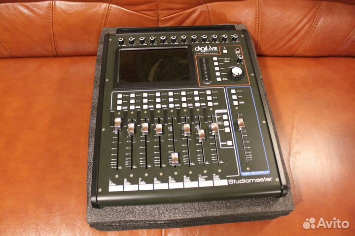 Studiomaster DigiLive 16 Цифровой микшерный пульт