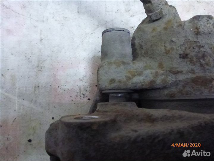 Суппорт передний левый Renault Fluence L30R K4M